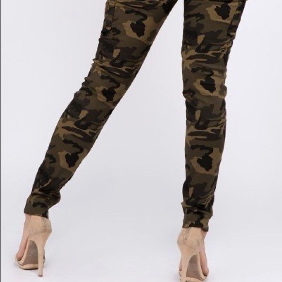 CARGO CAMOUFLAGE JEANS with LEG POCKETS - Picture 14 of 16